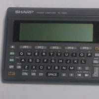 写真はシャープ製のポケコン「ＰＣ－１４８０Ｕ］です。