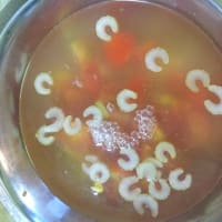 スパニッシュオムレツと中華風の冷たいスープ
