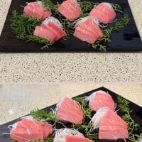 手製の黒板大皿で夕食を楽しむ。