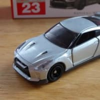 トミカ10月の新車　日産　GT-R＆トヨタ　L&Fジェネオ【トミカライフ10月号】