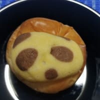 【04/23おやつ】ミニクリームパン、パンダ顔なんだね：P
