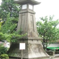 桜島と小松墓地のお琴さん・東京から鹿児島市に贈られた常夜燈