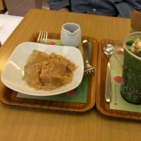 結婚指輪と婚約指輪。