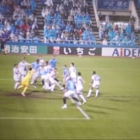 室井のヘディングはクロスバー