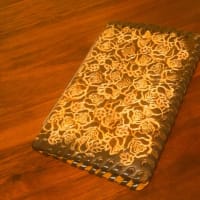 革細工　二つ折りカードケース