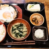 炭火焼干物定食 しんぱち食堂（茅場町店）でぶたばら目玉焼き定食（ごはん大盛）＋冷奴（2025年6月27日）