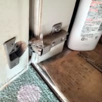 結構大変！、ヒンジ交換