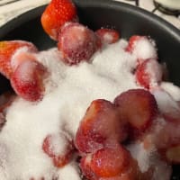 豊作のいちごをジャムにして