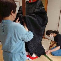 宮崎では、宮廷衣裳…「束帯の着付け」を学びました。