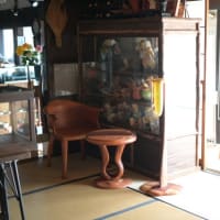 彫刻家具の日本茶喫茶