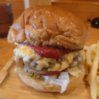 横浜弘明寺で肉汁滴るハンバーガーどうでしょう