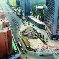 これはすごい立退き拒否：北京の8レーンの大きな道路に3年も雄雄しく居座る
