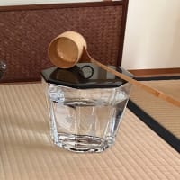 透明ガラスの水指