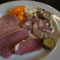京都岡崎エリアのグルメ。東大路通沿いのフランス料理とワイン「ビストロ　レスト」。15時からの営業で、のんびり味わいたい料理…