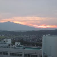 蓮沼から望むの秋田の夜明け・朝焼け