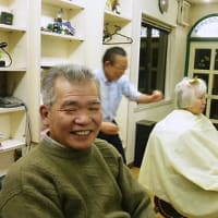 《サンパツ屋さんで妻と漫才をしていました。》