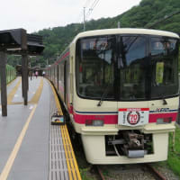 高尾山口駅で並んだヘッドマーク車 2025.5.24