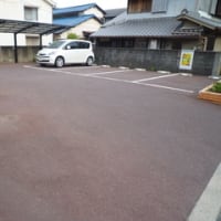 ロードサイドの駐車場付き貸し店舗・事務所＠摂津富田