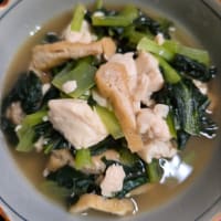 うちのごはん　　小松菜の炊いたん　と　椎茸チーズかけ　と　オクラのキムチ味　と　アボカド(^.^)
