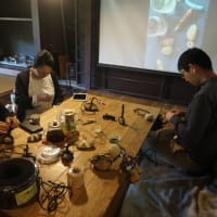 滋賀県信楽朝宮の里にある、茶人で陶芸家が守る古民家での「関守石づくり体験」。