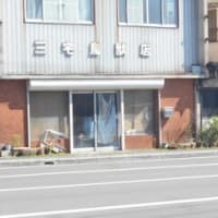 猫との出会い　その２１５　昨年の５月２９日（水）、愛媛県新居浜市にある三宅鳥獣店（営業はしていないようです）に猫がいるのを見つけました