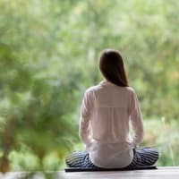 人形のような女を抱いている今夜あなたも人形となれ