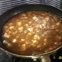丸美屋のとろみ辛口麻婆豆腐かけ山本製粉醤油味インスタントラーメンが旨旨