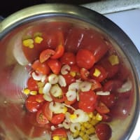 スパニッシュオムレツと中華風の冷たいスープ