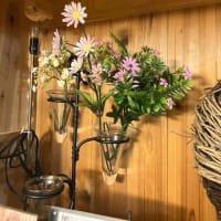 ダイソーの造花で、ちょっと華やかに‼️