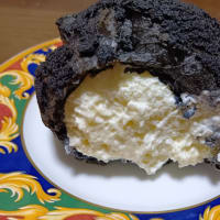 黒いシュークリーム　いんせきシュークリーム