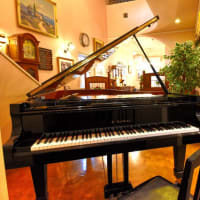 アンティークカフェでピアノを弾いてみませんか？