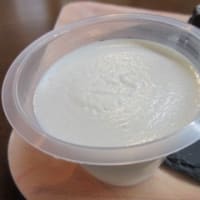 「スイーツファクトリー＆カフェぐらん(cafe gland)」で、加美町産蕎麦粉使用のそばプリンは土日祝日限定。米粉カヌレもおいしい