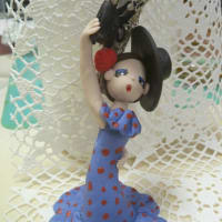 フラメンコを踊る人形