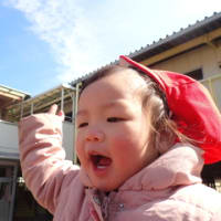 あか・すみれ　０歳児　戸外遊び