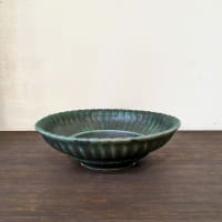 財満晋平さんの深緑の鉢