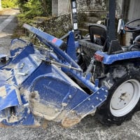 トラクターを洗って田植えの後始末
