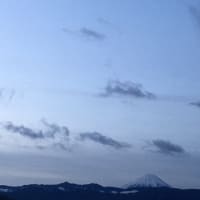 富士に雪・・・