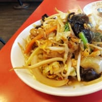 |M3425|高島平駅西口『麵一亭珍麻』にお邪魔。チューハイ＆ピータン豆腐＆よだれ鶏で開始し、本日はピリ辛ざる中華はガマンして、春雨と豚肉細切りの中華醤油炒めのシビカラ味変が利いた～！