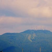 2025.06.20(金)AM06:47の藻岩山・平和祈念塔・手稲山・三角山・円山