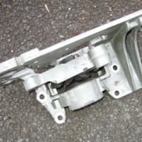 C25　セレナ　エンジンマウント交換　やっと