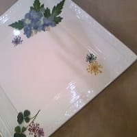 お皿への陳列に紫陽花の押し花も添えて・・・
