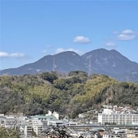 ふるさとの　龍爪山に　神宿る