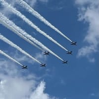 万博記念公園（太陽の塔）・展示飛行2日目の「ブルーインパルス」