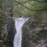 すごい滝スライダーの体験できるキャニオニング