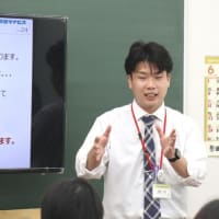 水面に白く咲いて　ちょっと寂しいか　オオカナダモ　　＊字余り。