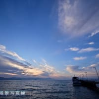 日の出直前の琵琶湖湖岸