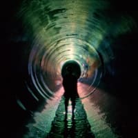 小田香監督「Undergroundアンダーグラウンド」は暗闇と水のゆらぎの映画だった