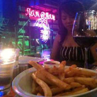 ここはお洒落なJAZZ空間　MEZZA WINE 