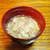 長野駅近くの居酒屋「いろは」で、3人で宴会。ネマガリダケのお味噌汁が出てきて長野県（信州）らしさを感じました。