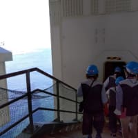 明石海峡大橋のてっぺんへ